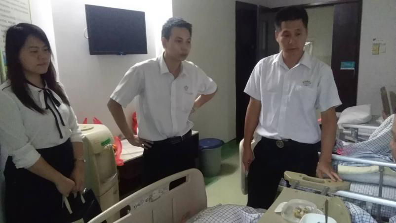 看望意外受伤的刘碧雄 看望意外受伤的刘碧雄